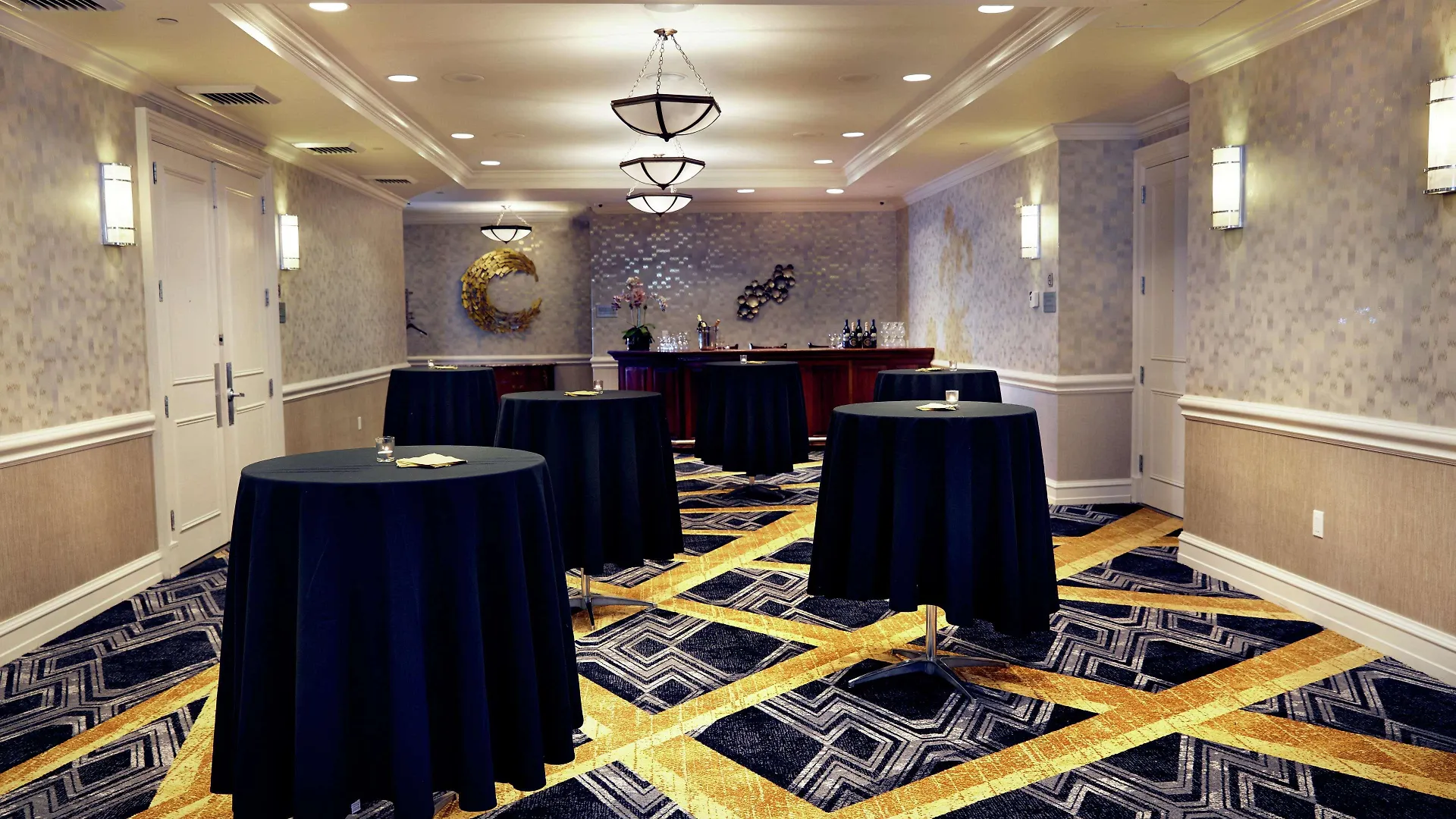 Martinique New York On Broadway, Curio Collection By Hilton Hotell