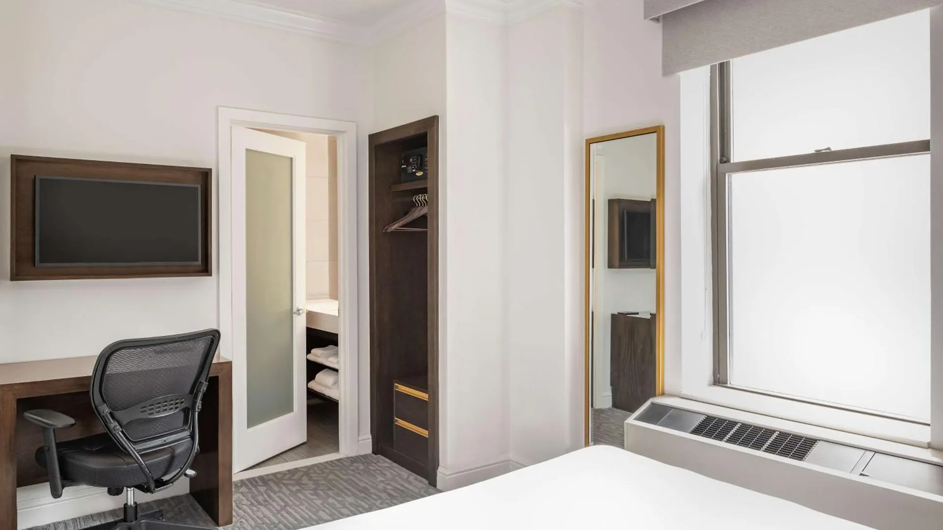 Martinique New York On Broadway, Curio Collection By Hilton Hotell USA