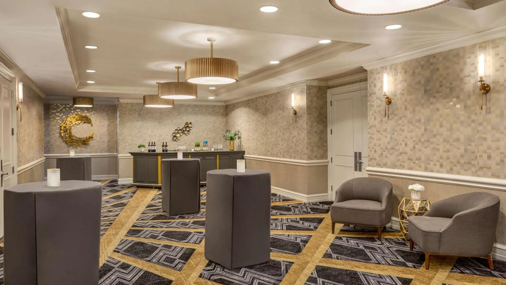 Martinique New York On Broadway, Curio Collection By Hilton Hotell