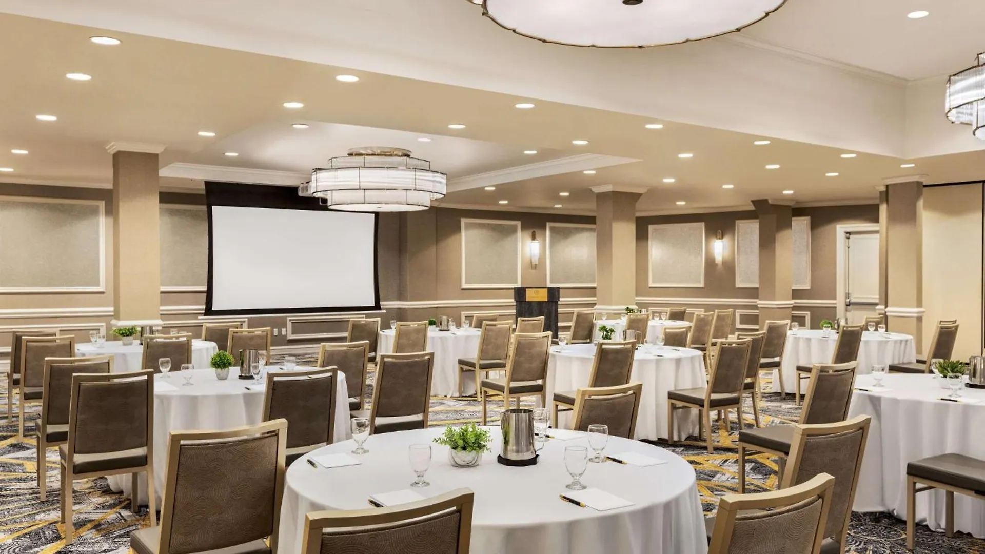 ****  Martinique New York On Broadway, Curio Collection By Hilton Hotell USA