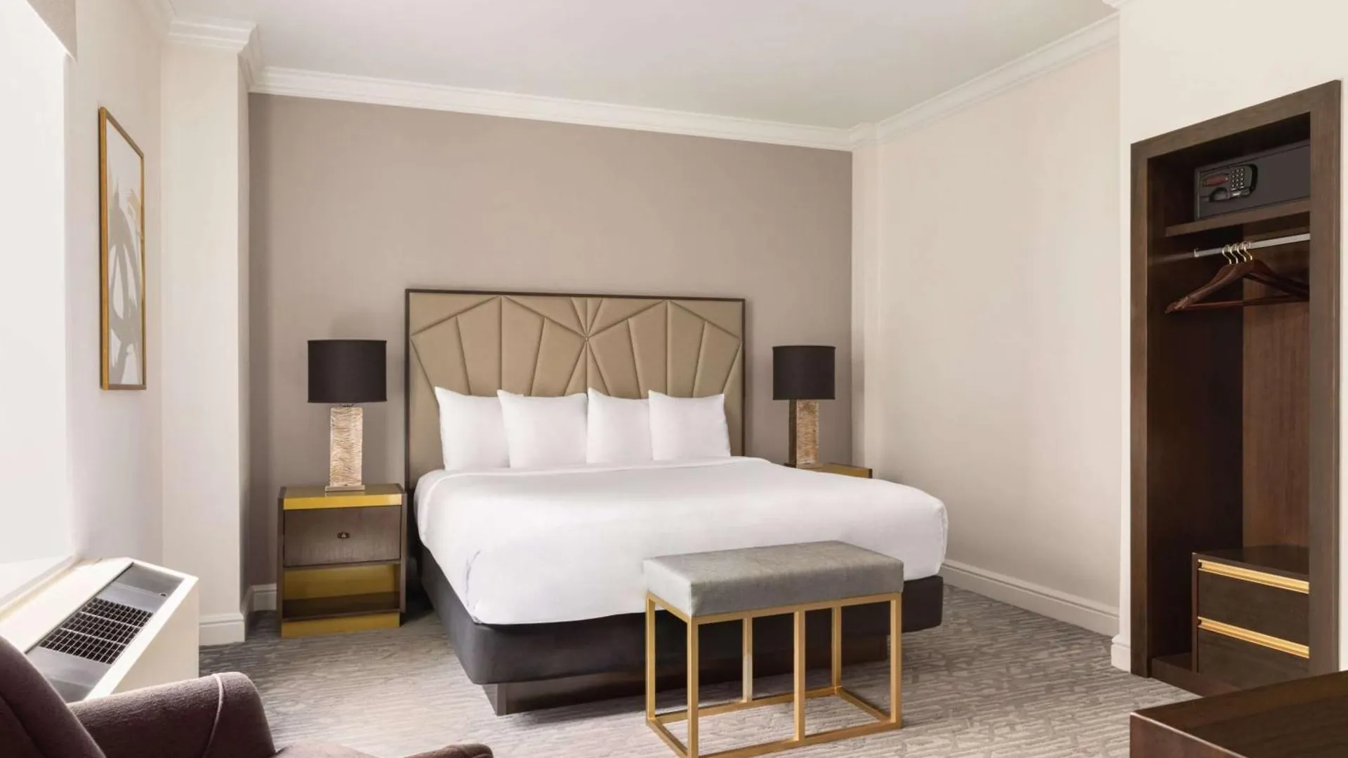 Martinique New York On Broadway, Curio Collection By Hilton Hotell