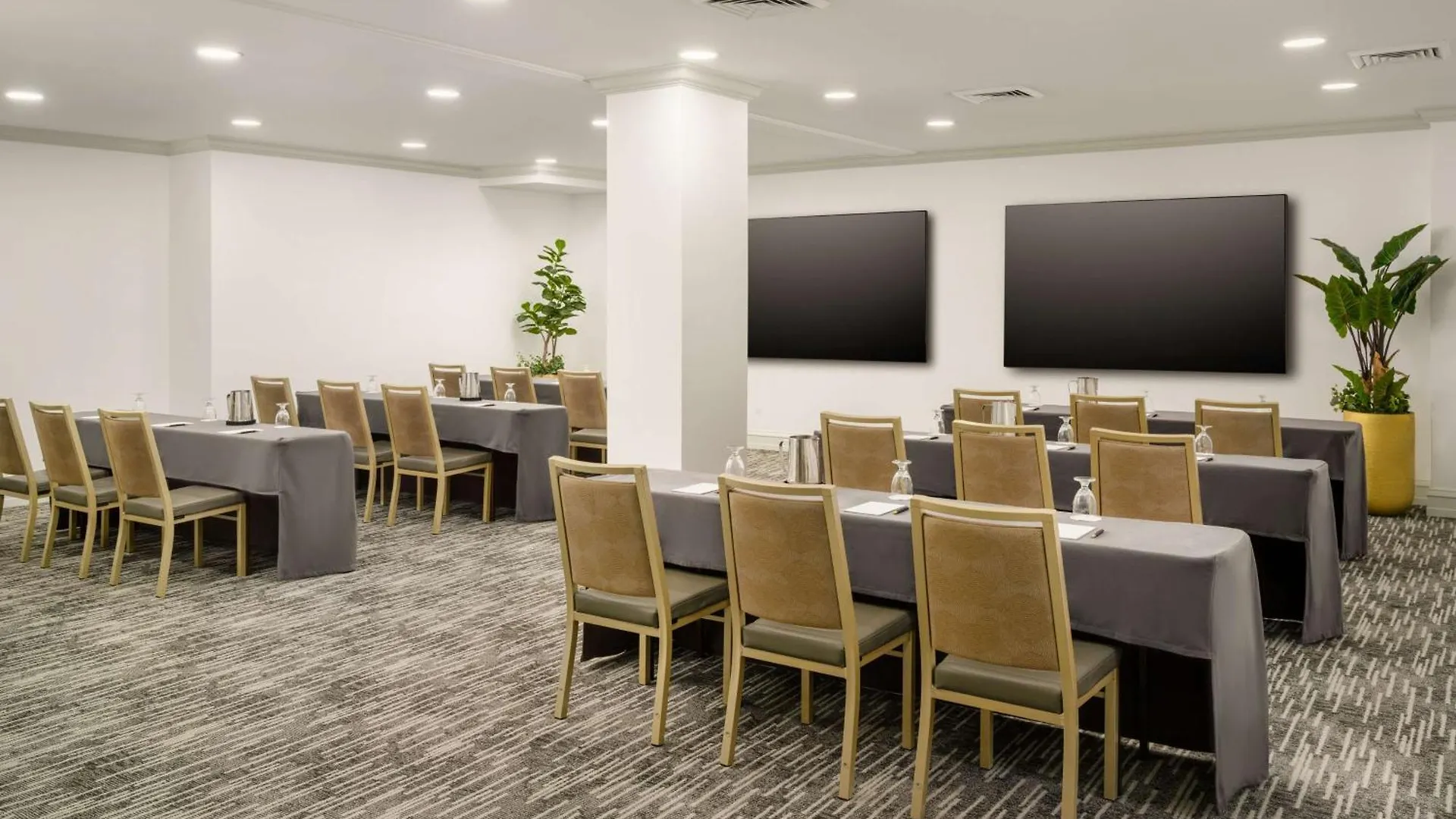 ****  Martinique New York On Broadway, Curio Collection By Hilton Hotel United States