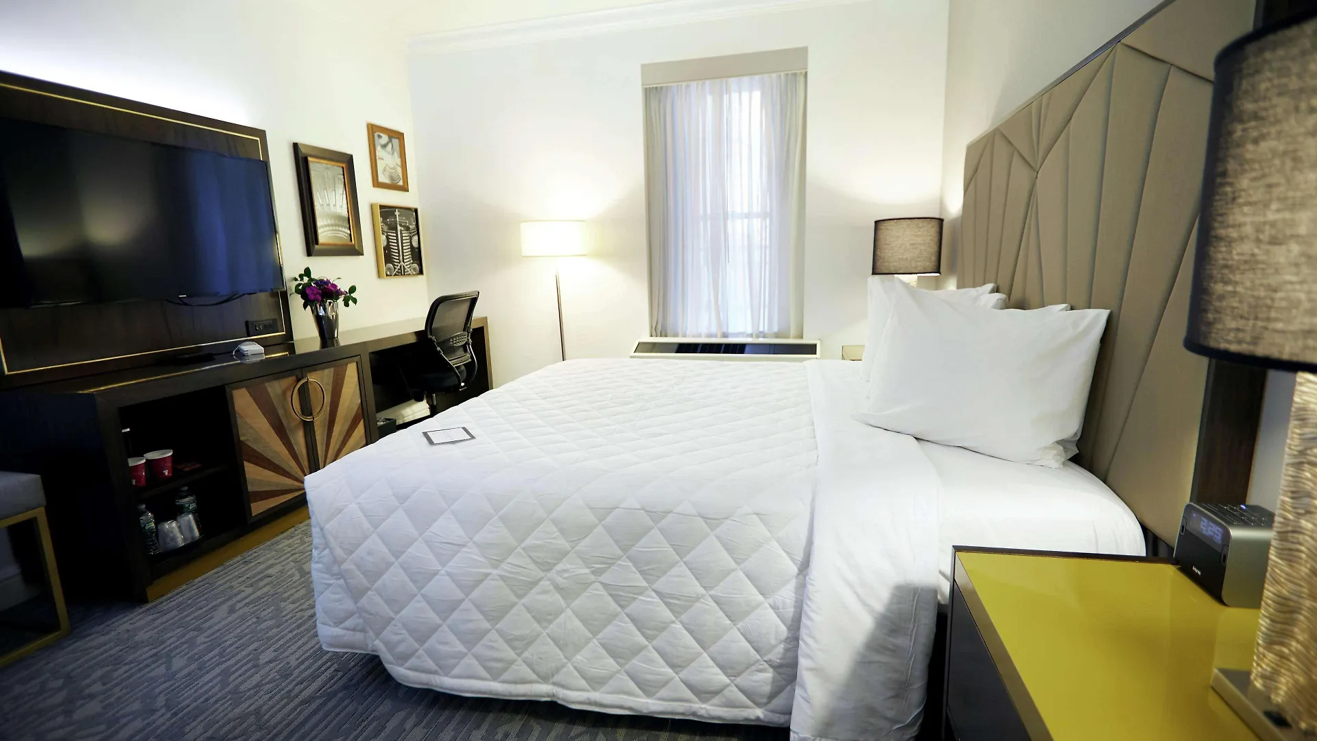 ****  Martinique New York On Broadway, Curio Collection By Hilton Hotel United States