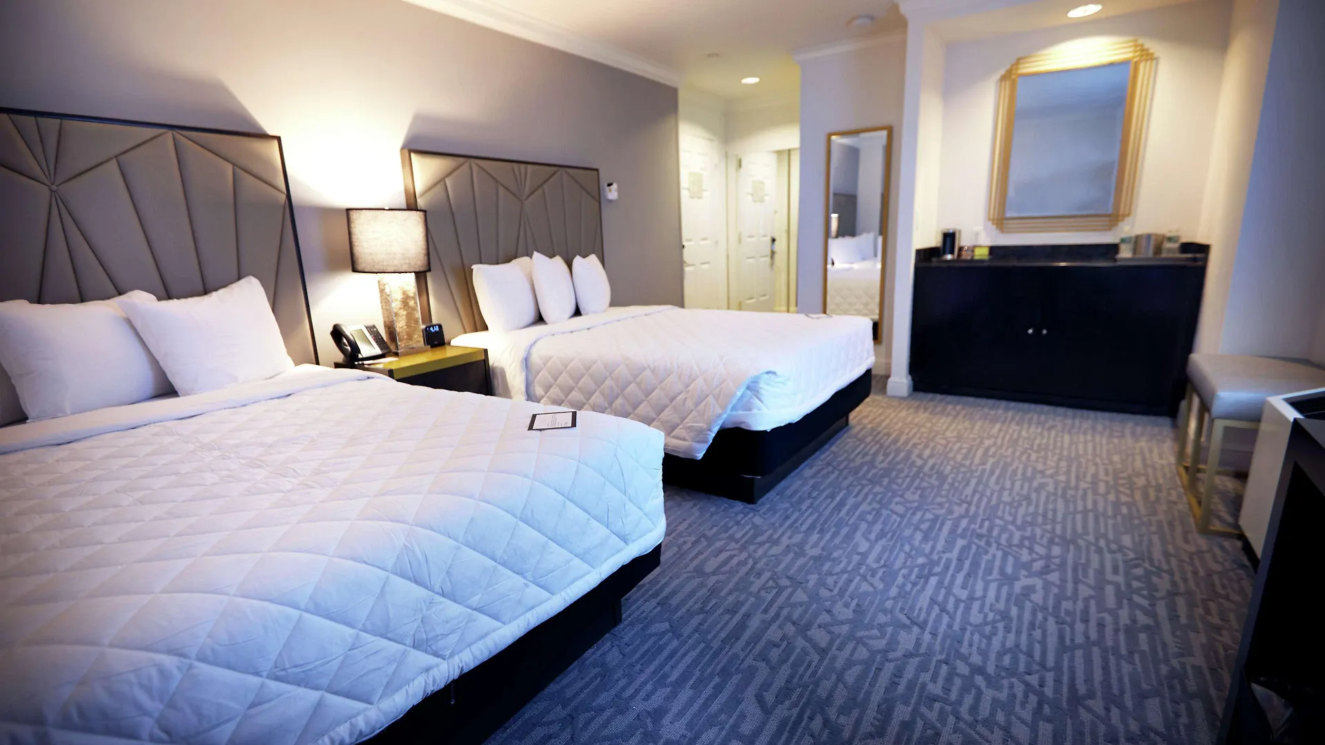 Martinique New York On Broadway, Curio Collection By Hilton Hotel