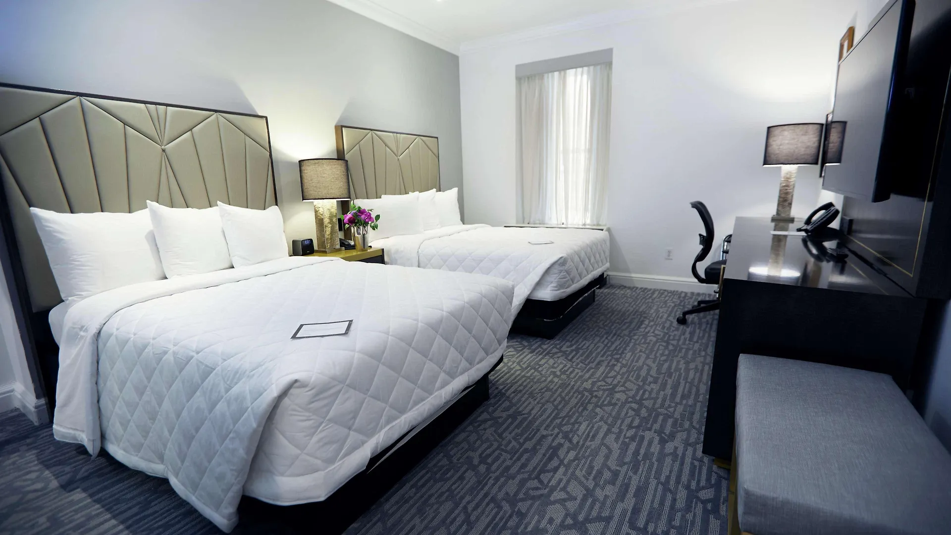 Martinique New York On Broadway, Curio Collection By Hilton Hotel