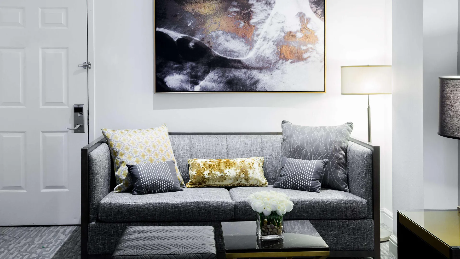 Martinique New York On Broadway, Curio Collection By Hilton Hotel