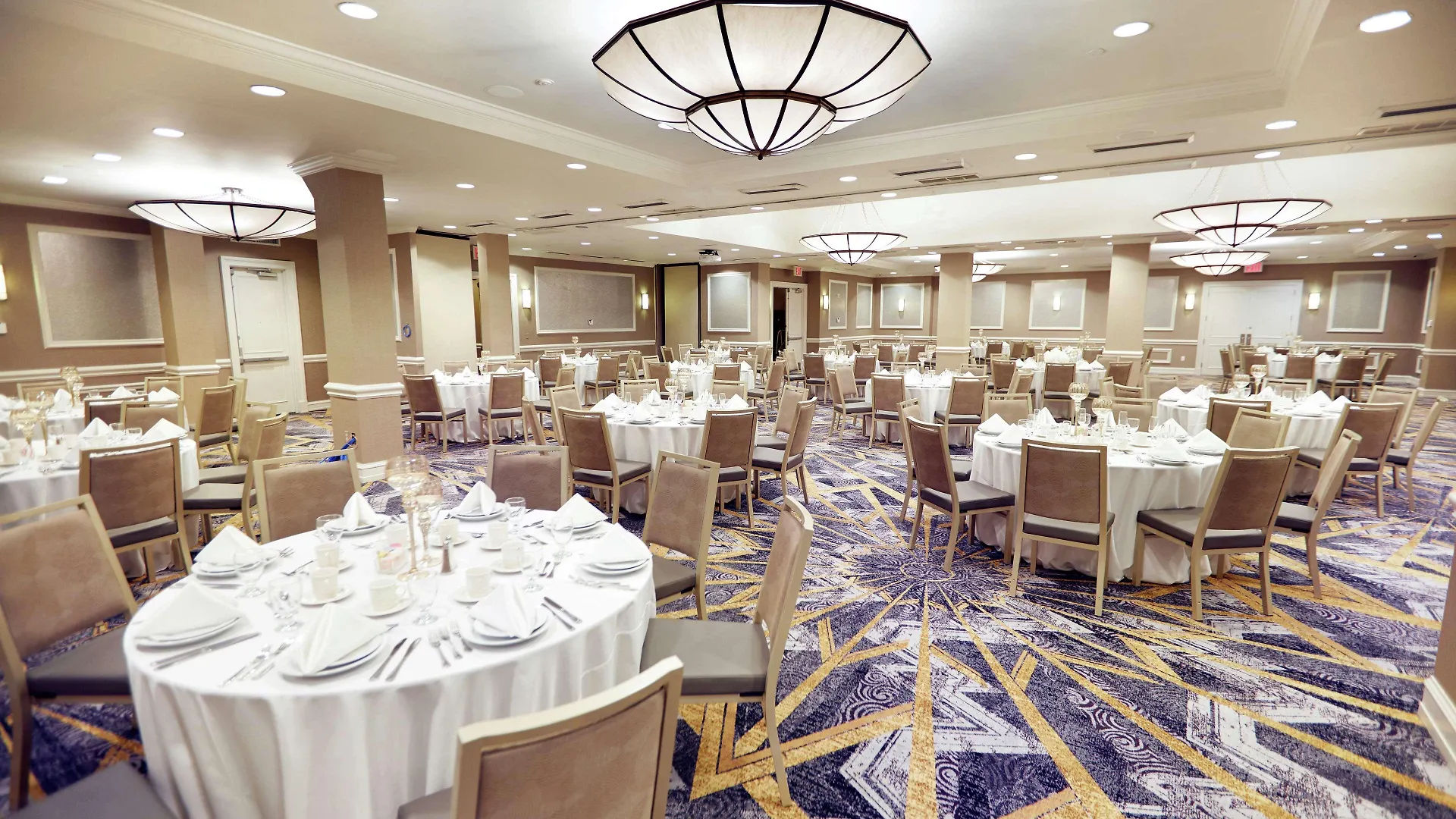 Martinique New York On Broadway, Curio Collection By Hilton Hotel
