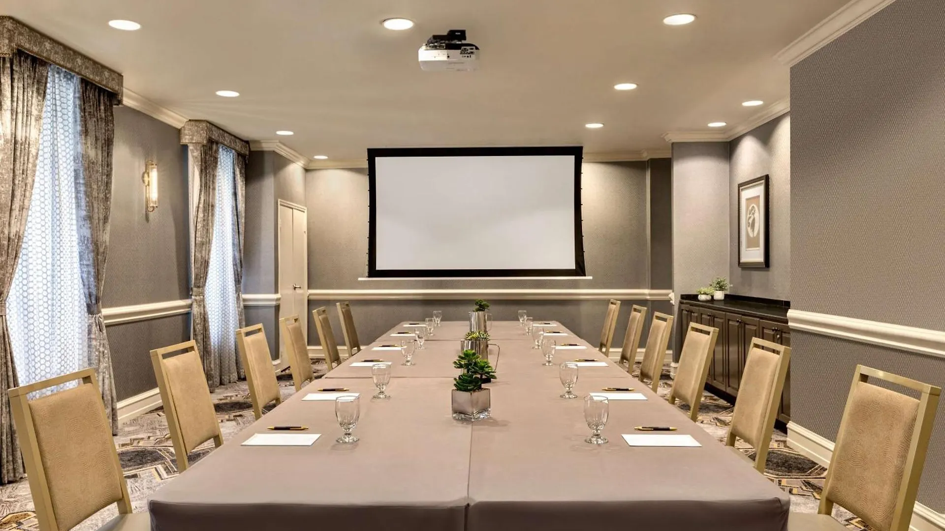 Martinique New York On Broadway, Curio Collection By Hilton Hotel United States