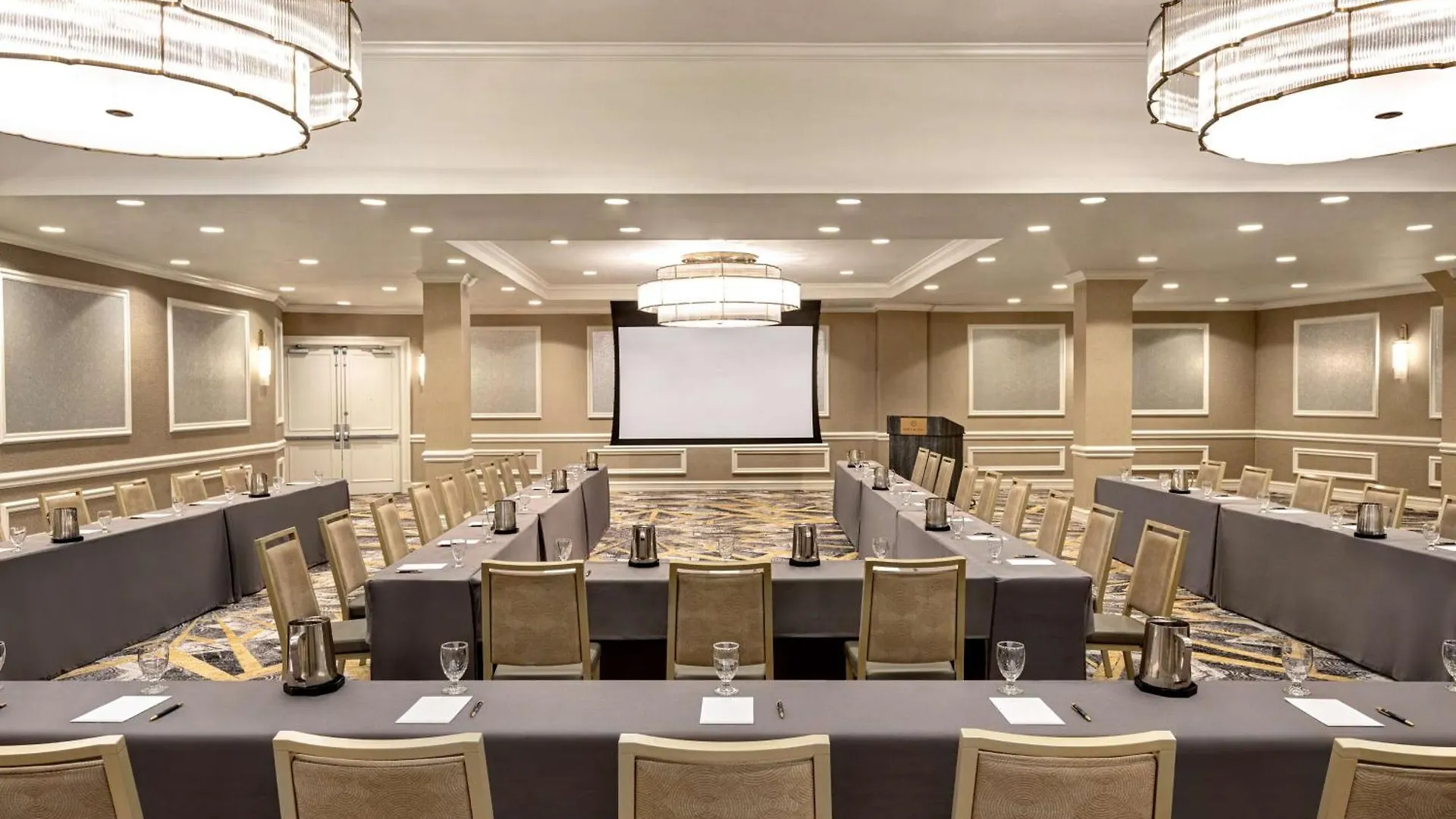****  Martinique New York On Broadway, Curio Collection By Hilton Hotel United States