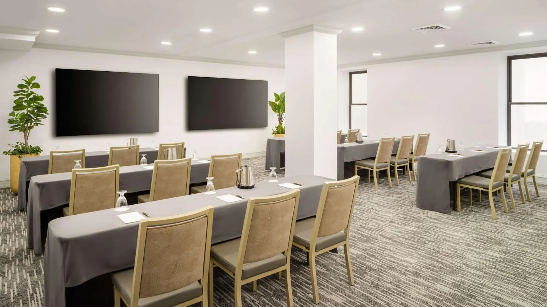 ****  Martinique New York On Broadway, Curio Collection By Hilton Hotel United States